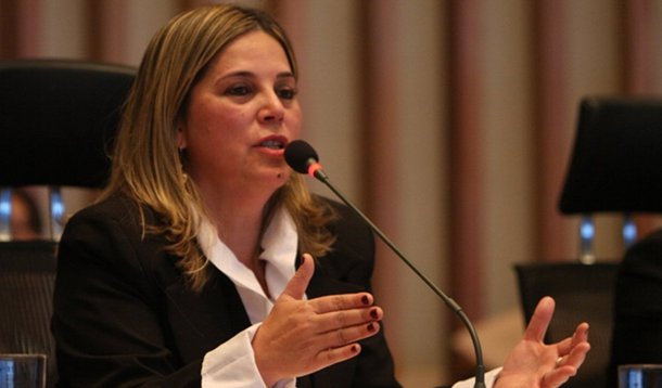 Histórica defensora da 'cura gay', a psicóloga Marisa Lobo chegou a ter o seu registro profissional cassado Conselho Regional de Psicologia do Paraná por misturar suas crenças religiosas com a ciência; Marisa foi quem assinou o laudo entregue à Polícia Civil em 2016 apontando que a jornalista Patrícia Lélis seria “mitomaníaca”, como uma forma de invalidar as acusações de abuso sexual que a jornalista havia feito contra o deputado federal Marco Feliciano (PSC-SP), também defensor notório da “cura gay”