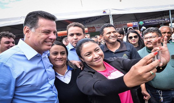 Marconi Perillo (PSDB), de Goiás, e Geraldo Alckmin (PSDB), de São Paulo, estão empatados no ranking de governadores mais influentes do Brasil nas redes sociais, elaborado pela Eureka Comunicação; o bom desempenho de Marconi no ranking é impulsionado pela cobertura em tempo real do Goiás na Frente, o maior programa de investimentos do País; Camilo Santana (PT), governador do Ceará, é o terceiro no ranking