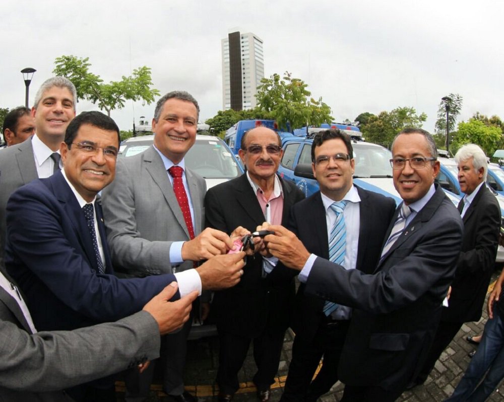 Em reunião do Pacto Pela Vida em Itabuna, no sul da Bahia, nesta quarta-feira, o governador Rui Costa anunciou a instalação do programa Ronda Maria da Penha no município; "Estão aqui representados todos os poderes do Estado da Bahia. Os juízes, os promotores, os defensores, os delegados e os oficiais da PM sugeriram melhorias para os sistemas judicial e de segurança pública. Várias medidas foram anotadas e iremos encaminhar algumas delas já em curto prazo, a exemplo da instalação da Ronda Maria da Penha, para cuidar dos casos de violência doméstica. No prazo de 30 dias, nós vamos instalar a Ronda aqui em Itabuna", disse Rui