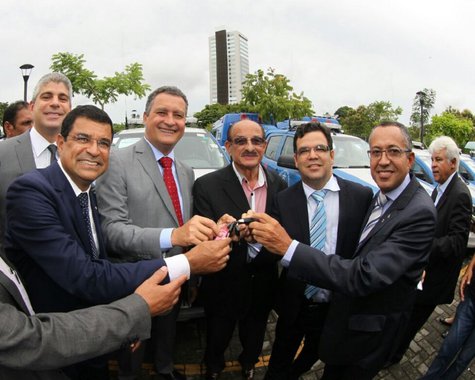 Em reunião do Pacto Pela Vida em Itabuna, no sul da Bahia, nesta quarta-feira, o governador Rui Costa anunciou a instalação do programa Ronda Maria da Penha no município; "Estão aqui representados todos os poderes do Estado da Bahia. Os juízes, os promotores, os defensores, os delegados e os oficiais da PM sugeriram melhorias para os sistemas judicial e de segurança pública. Várias medidas foram anotadas e iremos encaminhar algumas delas já em curto prazo, a exemplo da instalação da Ronda Maria da Penha, para cuidar dos casos de violência doméstica. No prazo de 30 dias, nós vamos instalar a Ronda aqui em Itabuna", disse Rui