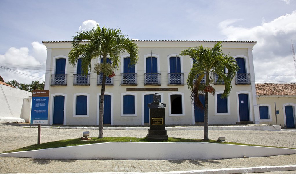 O Ministério Público Estadual de Alagoas (MPE-AL) abriu um procedimento para investigar uma distorção percebida nos salários de assessores parlamentares da Câmara de Vereadores de Marechal Deodoro, município localizado na Grande Maceió; “mudança” foi percebida após uma consulta feita por um promotor ao portal da transparência 