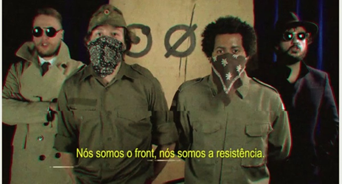O Movimento Brasil Livre mostra claramente que se comporta cada vez mais como uma milícia, escreve o colunista Kiko Nogueira, do site Diário do Centro do Mundo; o MBL resolveu fazer um vídeo de propaganda em sua página no Facebook em que imita o Estado Islâmico, conclamando os jovens a lutar contra o "câncer" da esquerda; a peça "faz parte da sua estratégia de desvio de foco da cumplicidade com o governo corrupto que ajudou a chegar ao poder — e que lhe pagou as contas", escreve Nogueira