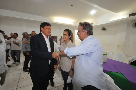 Empresários da empresa Gran Valle estiveram visitando os municípios de São João do Piauí e João Costa, e demonstraram interesse de instalar-se no estado; os empresários, além da visita de campo nas áreas onde possivelmente investirão, visitaram o reservatório de água em construção no assentamento Marrecas, conversaram com agricultores da região e tiveram uma reunião com o governador Wellington Dias; "A Gran Valle é um grupo familiar grande, com muita experiência no plantio de uvas, produção de sucos e que está caminhando para a produção do vinho, no Vale do São Francisco", disse o chefe do executivo estadual