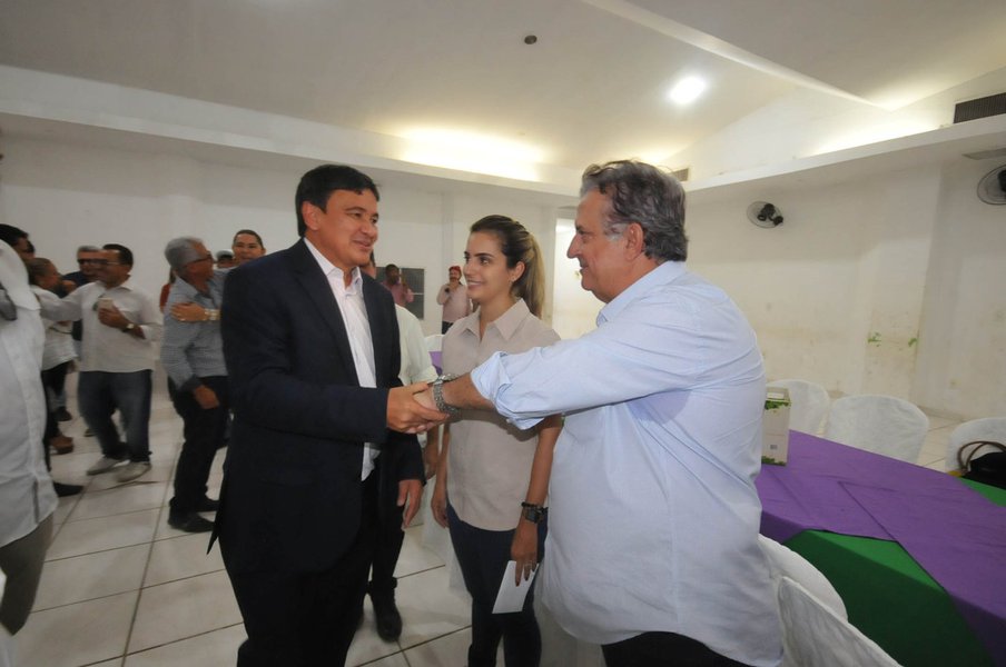 Empresários da empresa Gran Valle estiveram visitando os municípios de São João do Piauí e João Costa, e demonstraram interesse de instalar-se no estado; os empresários, além da visita de campo nas áreas onde possivelmente investirão, visitaram o reservatório de água em construção no assentamento Marrecas, conversaram com agricultores da região e tiveram uma reunião com o governador Wellington Dias; "A Gran Valle é um grupo familiar grande, com muita experiência no plantio de uvas, produção de sucos e que está caminhando para a produção do vinho, no Vale do São Francisco", disse o chefe do executivo estadual