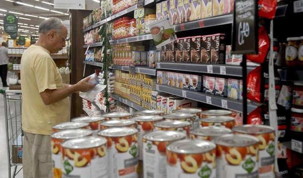 Índice Nacional de Preços ao Consumidor Amplo (IPCA) subiu 0,28 por cento em novembro, após alta de 0,42% no mês anterior, informou o Instituto Brasileiro de Geografia e Estatística (IBGE) nesta sexta-feira, 8; no acumulado de 12 meses até novembro, o IPCA teve alta de 2,80%, contra alta 2,70% do mês anterior