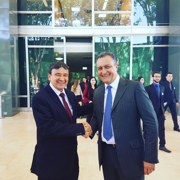 Em reunião com a presidente do Supremo Tribunal Federal, ministra Carmen Lúcia, nesta quinta-feira, em Brasília, o governador Rui Costa pediu que entrem logo na pauta de votação da corte as mudanças na atual regulamentação da distribuição do salário-educação; Rui defendeu que o auxílio deve ter como único critério de distribuição de cotas estaduais o número de alunos matriculados; "Os mais pobres e os que necessitam mais estão recebendo menos. São ações que estão concluídas e nós fomos pedir, em nome dos nossos estados e do povo nordestino, para termos prioridade na pauta. Queremos o julgamento e uma posição da Suprema Corte", disse Rui