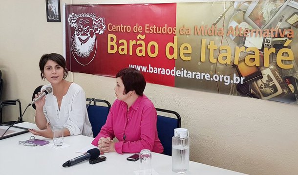 Para a pré-candidata do PCdoB à Presidência da República em 2018, a deputada estadual gaúcha Manuela D´Ávila, o campo progressista precisa escalar um "time" completo para a disputa política e eleitoral; ela rejeitou a ideia de fragmentação que alguns "apressadamente" viram no lançamento de seu nome, considera a esquerda unida e disse não enxergar o nome do ex-presidente Lula; Se a esquerda não projetar saídas, "outros projetarão", afirmou; "Nós somos como um time de futebol. Temos de fazer a opção se nós queremos ter um craque escalado para jogar contra um time de 11 ou se queremos ser um time que defenda diversas opiniões"