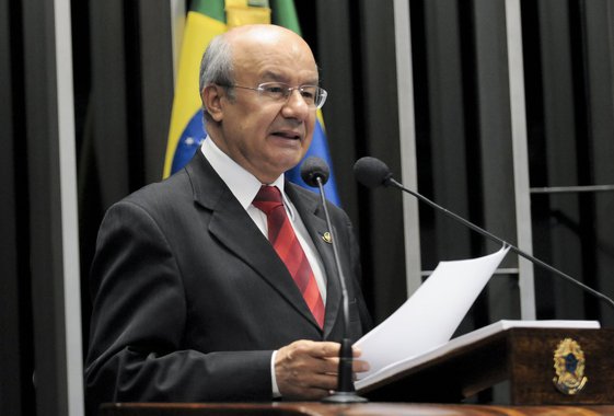 Na manhã desta sexta-feira (7), o senador José Pimentel irá falar sobre os impactos negativos da reforma da Previdência proposta pelo governo Michel Temer em debate da Assembleia Legislativa. No mesmo dia, às 19 h, Pimentel estará em Quixadá, na região do sertão central cearense, onde fará palestra sobre o mesmo assunto