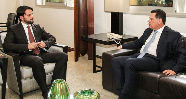 A indicação do deputado federal Alexandre Baldy para o mais poderoso ministério do governo federal, o das Cidades, aumenta a força e o prestígio do governador Marconi Perillo (PSDB) junto ao governo federal. Se com o ex-ministro Bruno Araújo – que é do PSDB - o governador já tinha preferência nas ações e projetos de infraestrutura do governo do presidente Michel Temer (PMDB), com a nomeação de Baldy é provável que esta influência dobre; prova disso é que o primeiro ato do deputado depois da reunião com Temer no domingo, em que o presidente confirmou a sua escolha para o cargo, foi visitar o governador em Goiânia