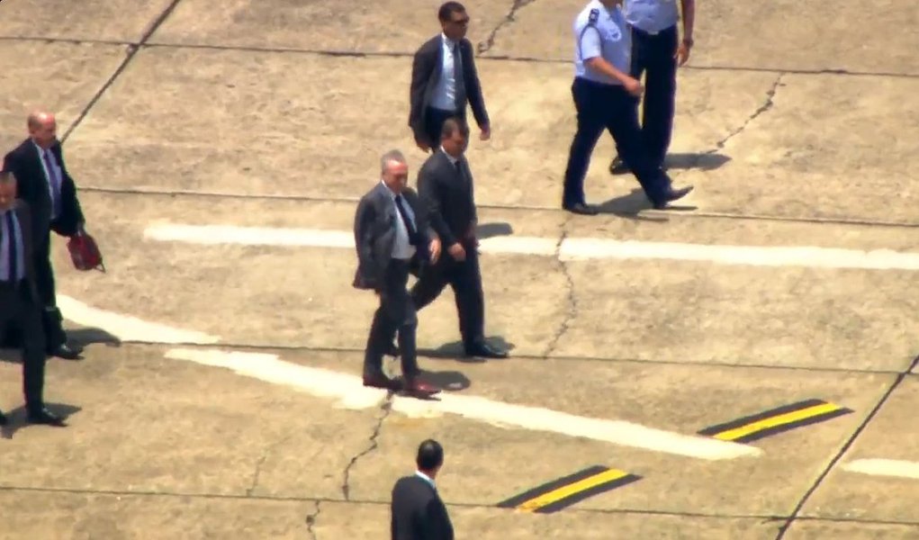 Michel Temer (PMDB) chegou a São Paulo na tarde desta sexta-feira (24) e dará entrada no Hospital Sírio-Libanês no início da noite para avaliar a necessidade de realizar um cateterismo para desobstruir uma artéria coronária; Temer aproveitará a internação para também avaliar a evolução do procedimento urológico ao qual foi submetido em outubro, uma desobstrução uretal