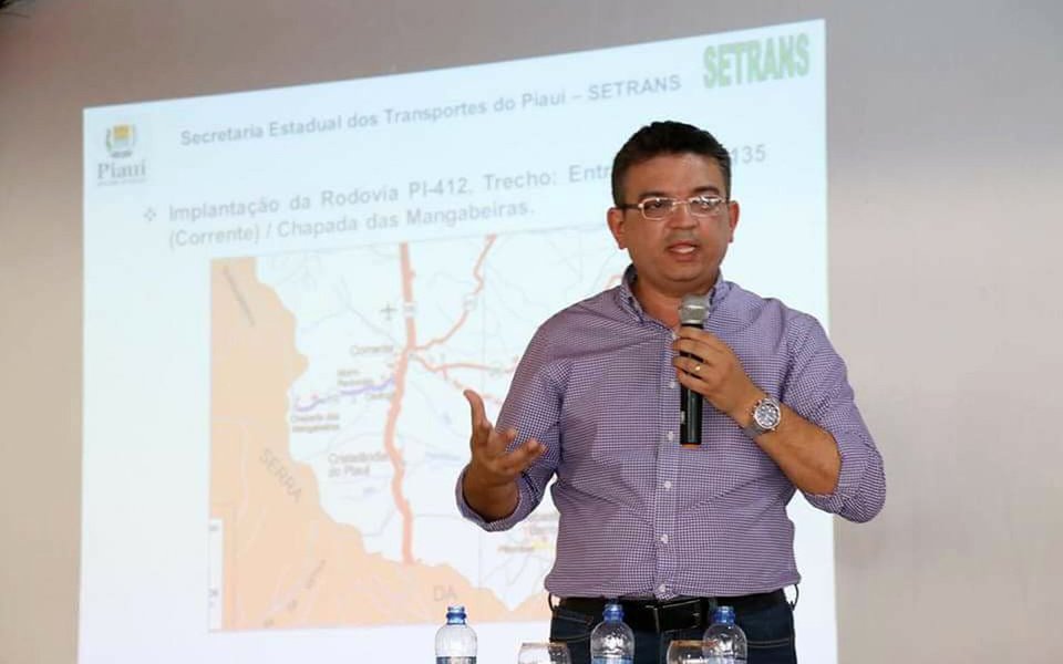 O governo do Piauí, por meio da Secretaria de Estado dos Transportes (Setrans-PI), autorizou o início das obras da PI 412, no município de Corrente, no Extremo Sul piauiense; a obra está orçada em R$ 15,8 milhões com recursos oriundos do executivo estadual, por meio da Setrans-PI; o prazo para execução dos serviços é 12 meses, contados a partir da assinatura da ordem de serviço