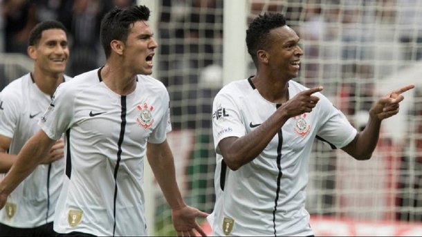Novamente em clássico, Jô marcou o gol do Timão aos 47 do primeiro tempo