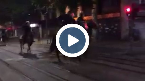 Manifestação da greve geral no Rio de Janeiro foi dispersada com uso da força pela Cavalaria da Polícia Militar estadual; manifestantes relataram uso de bombas de gás lacrimogêneo contra os manifestantes na Avenida Presidente Vargas, no centro da cidade