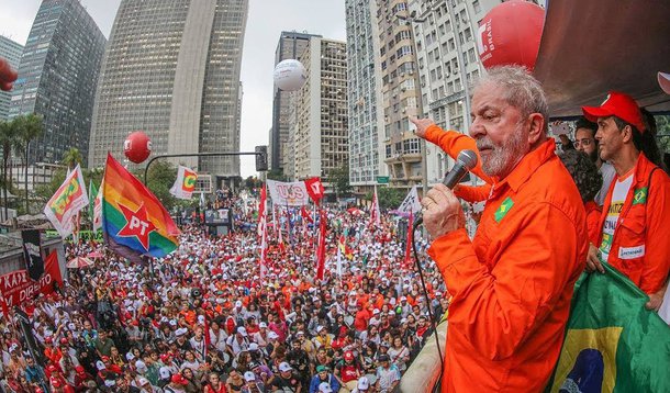 Um grupo de artistas e intelectuais do Rio de Janeiro estão organizando um encontro aberto com o ex-presidente Lula para ouvi-lo sobre o Brasil e o futuro; será no próximo dia 8, às 18 horas, na Uerj; Lula estará chegando da Baixada Fluminense, parte da III Caravana pelo Brasil