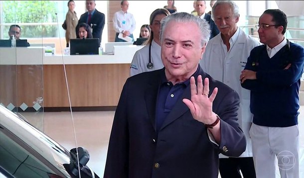 Michel Temer ainda não recebeu alta da cirurgia a que se submeteu nessa quarta-feira, (13) em São Paulo; em nota, o Palácio do Planalto informou que Temer permanecerá até amanhã na capital paulista em repouso para completar a recuperação; com isso, a posse do deputado Carlos Maruns (PMDB-MS) na Secretaria de Governo foi adiada