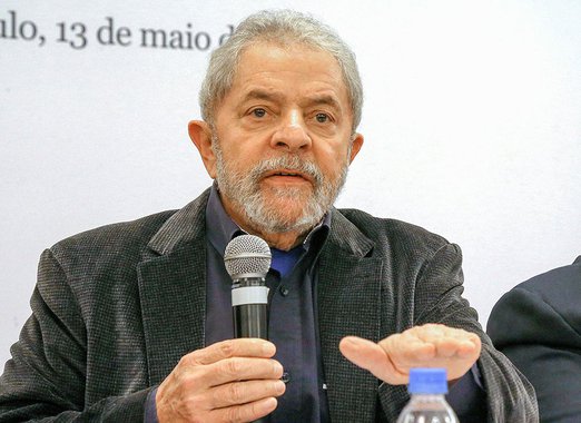 O ex-presidente Lula participa na próxima segunda-feira, 24, em Brasília, do seminário "Estratégias para a Economia Brasileira – Desenvolvimento, soberania e inclusão"; o evento é organizado pelas lideranças do PT na Câmara e no Senado Federal, e a Fundação Perseu Abramo; debates serão apresentados em três mesas com os temas: "Instrumentos de desenvolvimento para a indústria brasileira"; "Cenário internacional e macroeconomia para o desenvolvimento"; e "Brasil, desenvolvimento e soberania"; líder do PT na Câmara, Carlos Zarattini (SP), destaca que o seminário é uma oportunidade ímpar para aprofundar a discussão econômica sobre o País; "Vamos debater com renomados economistas as saídas possíveis para a crise"