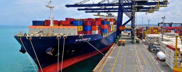 As exportações baianas atingiram US$ 890,7 milhões em agosto passado, melhor resultado nos últimos 23 meses, de acordo com a Superintendência de Estudos Econômicos e Sociais da Bahia (SEI); é o quarto mês consecutivo de alta nas vendas externas do estado; os números mostram alta nos três grupos de exportação em agosto, sobretudo nas vendas de produtos básicos (78%), puxadas pela soja, que já acumula no ano volume recorde de embarque para o período: 2,7 milhões de toneladas; cresceram também as vendas de semimanufaturados (42,7%) e manufaturados (18,4%)