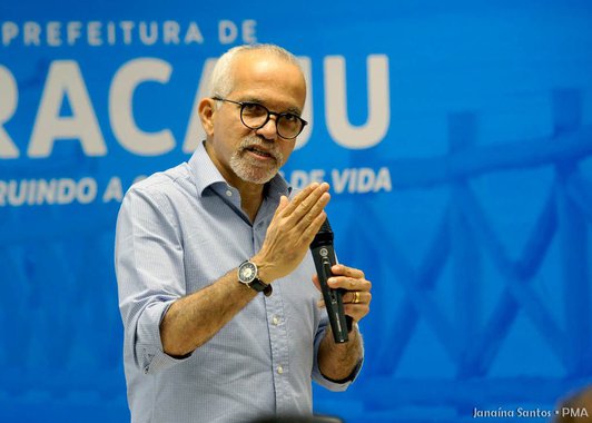 O prefeito Edvaldo Nogueira detalhou todo o processo de planejamento do município, enquanto a secretária Waneska Barboza apresentou os projetos da Saúde que estão inseridos no Plano Estratégico de Aracaju; “Precisamos melhorar os serviços para oferecer ao cidadão uma saúde com dignidade. Por isso, começamos as reuniões desta etapa do Planejamento Estratégico pela Saúde, dada a importância deste tema para o cidadão. São prioridades nossas melhorar a atenção básica, reduzir a fila dos exames, qualificar as nossas unidades básicas de saúde e Unidades de Pronto Atendimento e melhorar a média e alta complexidade”