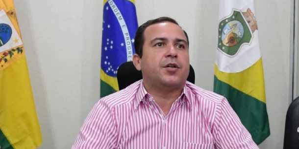 O presidente do Tribunal de Justiça, desembargador Gladyson Pontes, manteve o afastamento por 180 dias, do Prefeito de Pacajus, Flanky Chaves (PP). O prefeito está afastado do cargo desdeo último dia 14, após pedido do Ministério Público do Ceará, (MPCE), deferido por decisão liminar da juíza Ricci Lobo de Figueiredo Filgueira, da 1ª Vara da Comarca do município