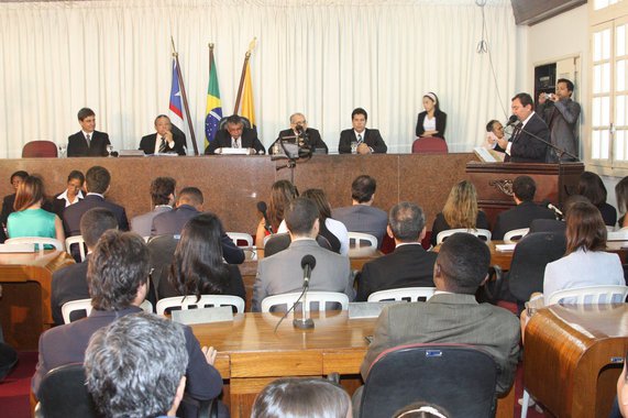 Os vereadores de São Luís aprovaram a criação de 15 novos cargos comissionados na estrutura da Secretaria Municipal de Projetos Especiais (Sempe); salários variam de R$ 5 a R$ 9 mil e terão impacto anual na folha de mais de R$ 1 milhão; contratados vão atuar em projetos de revitalização do patrimônio histórico e cultural da capital