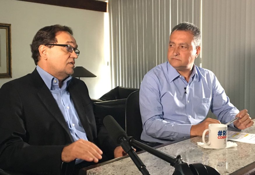 O governador Rui Costa enviou nesta terça-feira um projeto de lei à Assembleia Legislativa concedendo duas promoções para professores e coordenadores pedagógicos do ensino fundamental e médio; o anúncio foi feito por Rui logo no início da manhã, durante o #PapoCorreria, transmitido ao vivo pelas redes sociais; a medida vai representar um ganho médio de 14% para a categoria, até maio de 2019; o projeto vai beneficiar 29 mil educadores e terá um investimento total de R$ 348 milhões