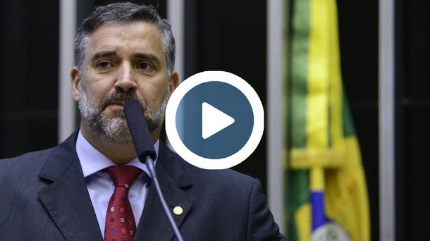 Em discurso no plenário da Câmara dos Deputados nesta terça-feira 16, o deputado federal Paulo Pimenta (PT-RS) criticou o silêncio e a omissão dos parlamentares em relação às ilegalidades, segundo ele, que estão sendo cometidas contra o ex-presidente Lula; segundo Pimenta, independente de disputas partidárias, não se pode permitir que a "ditadura de toga" criminalize a política; "Há uma ditadura de toga, de promotores e de delegados, que se insurgem contra a política. Hoje, o foco principal é o Lula, é o PT. Amanhã serão os senhores e as senhoras"; assista
