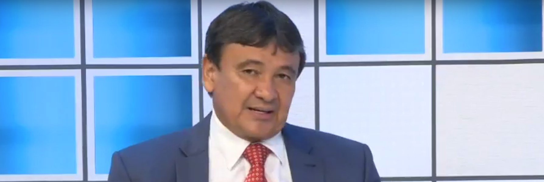 O governador Wellington Dias afirmou que por causa das operações de crédito o executivo tem conseguindo antecipar investimentos e fazer a economia girar mesmo diante da crise financeira do País; “Empréstimo é uma forma de antecipar investimentos. Quando assumi a dívida era R$ 4 bilhões e a receita R$ 7 bilhões. Isso representava 62% da receita anual. Nós tomamos o empréstimo e a economia cresceu, ao mesmo tempo pagamos R$ 400 milhões em 2015, 2016 e vamos pagar agora também. A dívida caiu. A nossa divida agora é 42%. Não tinha elevado na Miguel Rosa e agora tem. Tem gente que está torcendo para o Piauí se acabar”, afirmou, mandando um recado para a oposição