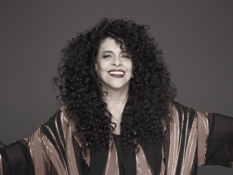 A cantora Gal Costa adiou o show que faria em na Concha Acústica do Teatro Castro Alves, em Salvador, nesta sexta-feira (28), por adesão à greve geral convocada pelas centrais sindicais contra as reformas de Michel Temer; pelo Twitter, a artista confirmou o adiamento e, por enquanto, não comentou sobre uma nova data para o evento, que é parte da turnê do álbum Estratosférica