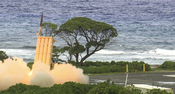 O Ministério da Defesa da Coreia do Sul declarou nesta quinta-feira que os Estados Unidos devem pagar os custos do sistema de Defesa de Área THAAD, informou a mídia local; a declaração do Ministério da Defesa, divulgado pela agência de notícias Yonhap, reiterou que a sua posição sobre a implantação de um sistema anti-míssil americano em solo coreano permanece inalterada, o que significa que Washington terá que pagar