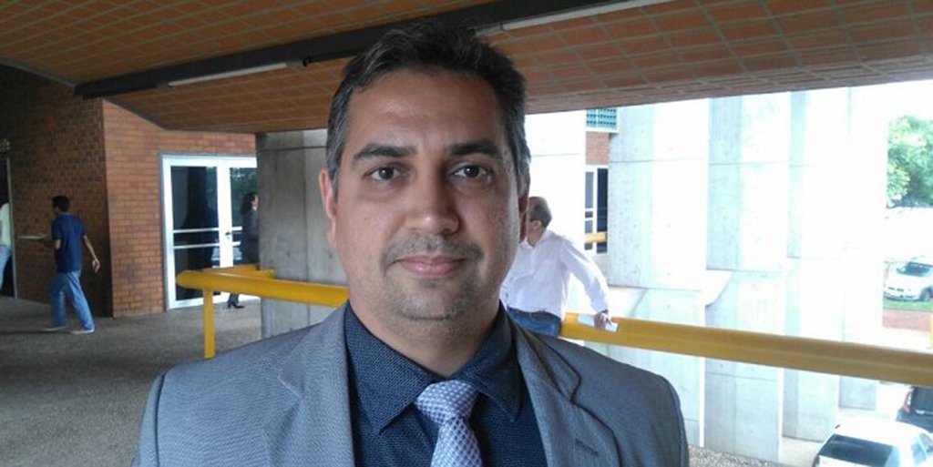 A Associação Piauiense do Ministério Público (APMP), presidida pelo promotor Glécio Setúbal, divulgou "Nota de Repúdio", contra o que chamou de "retrocesso" e "clara retaliação ao trabalho desenvolvido pelo Ministério Público do Piauí, principalmente no que diz respeito ao combate à corrupção", a aprovação pela Assembleia Legislativa da PEC que exclui os promotores da disputa pelo cargo de procurador-geral de Justiça; veja a íntegra do texto
 