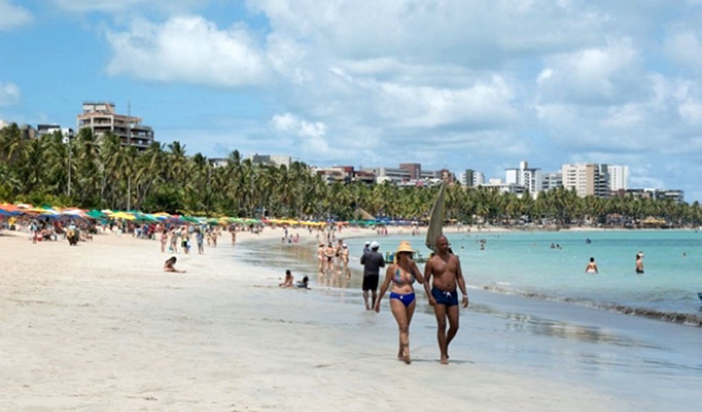 Levantamento feito pela Secretaria de Estado do Desenvolvimento Econômico e Turismo (Sedetur) revela que a taxa média de ocupação hoteleira chegará a 95% para todo o Estado no feriadão que se inicia nesta sexta-feira, 8 de dezembro; data é feriado municipal em cinco capitais do Nordeste em comemoração ao Dia de Nossa Senhora da Conceição, padroeira das cidades de Maceió, Recife, Aracaju, Salvador e Teresina