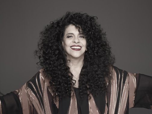 A cantora Gal Costa adiou o show que faria em na Concha Acústica do Teatro Castro Alves, em Salvador, nesta sexta-feira (28), por adesão à greve geral convocada pelas centrais sindicais contra as reformas de Michel Temer; pelo Twitter, a artista confirmou o adiamento e, por enquanto, não comentou sobre uma nova data para o evento, que é parte da turnê do álbum Estratosférica