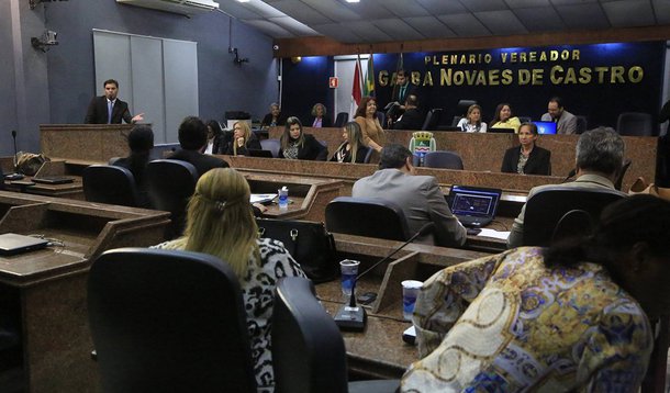 Os vereadores aprovaram a Lei Orçamentária Anual (LOA) para o ano de 2018 do município de Maceió, fixado m R$ 2.582.540.255, e  aprovaram emendas que aumentam em mais R$ 2 milhões os recursos a que a Casa deverá direito; com isso, a Mesa Diretora terá à disposição um orçamento de R$ 64 milhões para 2018; o duodécimo passou de pouco mais de R$ 60 milhões este ano para R$ 64 milhões em 2018