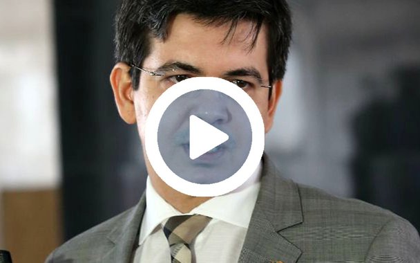 O senador Randolfe Rodrigues (Rede-AP) protocolou no Conselho de Ética do Senado um pedido de cassação dos senadores Aécio Neves (PSDB-MG) e Zezé Perrella (PSDB-MG), após a delação dos donos da JBS, os empresários Joesley Batista e seu irmão Wesley; "Tão logo a representação seja protocolada, não restará alternativa ao presidente da Casa (Eunício Oliveira, do PMDB-CE) e aos líderes partidários, a não ser fazer a indicação dos seus representantes ao Conselho de Ética", disse Randolfe; o parlamentar também revelou que pedirá o impeachment de Michel Temer; "A continuação deste governo só fará a república sangrar"