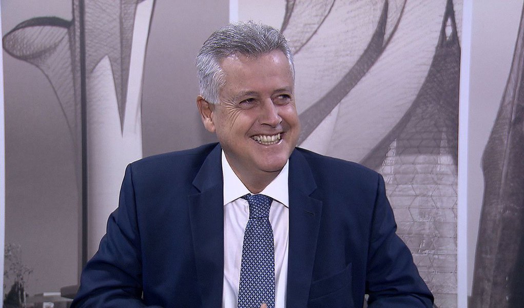 O governador do Distrito Federal, Rodrigo Rollemberg (PSB), afirmou que uma provável candidatura à reeleição é o "caminho natural"; "Mas a decisão sobre 2018 eu vou tomar no momento adequado, em 2018"; ao comentar o projeto que cria eleições para administrador regional, o chefe do executivo disse que precisa analisar o que foi aprovado na Câmara, mas admitiu a possibilidade de vetar tudo e apresentar uma outra proposta