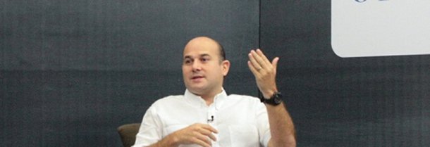 O prefeito de Fortaleza anunciou, na manhã de hoje, que a partir do próximo da 9, a prefeitura lançará uma campanha educativa para que a população ajude a combater a epidemia de chikungunha. Segundo o prefeito, uma pesquisa mostrou que 81% dos focos do mosquito aedes aegypti, responsável pela transmissão do vírus, encontra-se nas residências e não nas áreas públicas