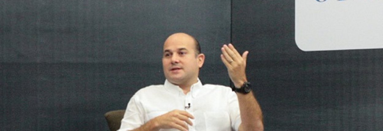 O prefeito de Fortaleza anunciou, na manhã de hoje, que a partir do próximo da 9, a prefeitura lançará uma campanha educativa para que a população ajude a combater a epidemia de chikungunha. Segundo o prefeito, uma pesquisa mostrou que 81% dos focos do mosquito aedes aegypti, responsável pela transmissão do vírus, encontra-se nas residências e não nas áreas públicas
