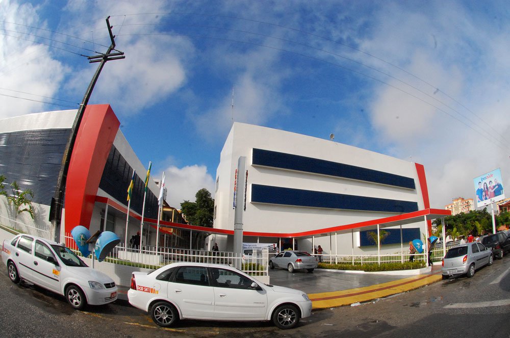 O Ipesaúde segue ampliando seu número de atendimentos e prestação de serviços em todo o Estado. No mês de maio, segundo a Diretoria de Relacionamento com os Beneficiários, foram realizados 85.722 procedimentos; já no mês de maio esse número foi de 72.820 atendimentos; “Nosso objetivo é ampliar cada vez mais a oferta de serviços e reduzir a demora no atendimento. O governador Jackson Barreto nos cobra resolutividade todos os dias e estamos fazendo o possível para atender os beneficiários o mais rapido possível, reduzindo as filas, zerando os transtornos”, detalhou o presidente do Ipesaúde, Christian Oliveira