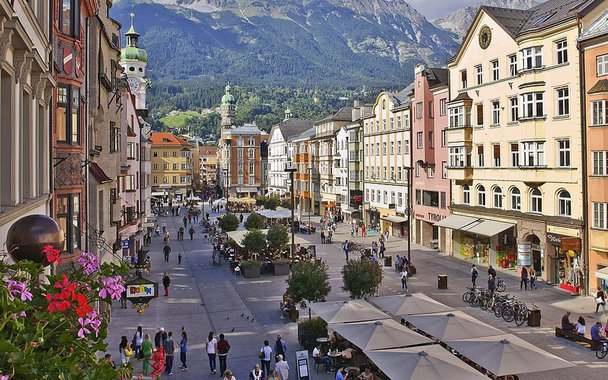 O Comitê Olímpico Internacional (COI) disse nesta terça-feira que está decepcionado com a derrota dos planos de Innsbruck, na Áustria, de organizar a Olimpíada de Inverno de 2026 em um referendo no fim de semana, e membros do movimento olímpico disseram que outra edição dos Jogos dividida entre duas cidades pode ser uma opção