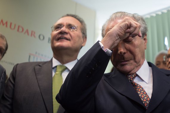 A bancada do PMDB no Senado foi toda convidada pelo presidente Michel Temer para um encontro no Palácio, nesta terça-feira (9); objetivo é conseguir dos senadores o compromisso para apoiar em bloco a Reforma da Previdência e, principalmente, buscar uma reaproximação com o líder da bancada, Renan Calheiros (PDB-AL); porém, o governo ainda não sabe se Renan vai ao encontro; assessores do senador estão convencidos de que ele não participará e acreditam que ele abrirá mão da liderança do PMDB para combater as reformas dentro do Senado