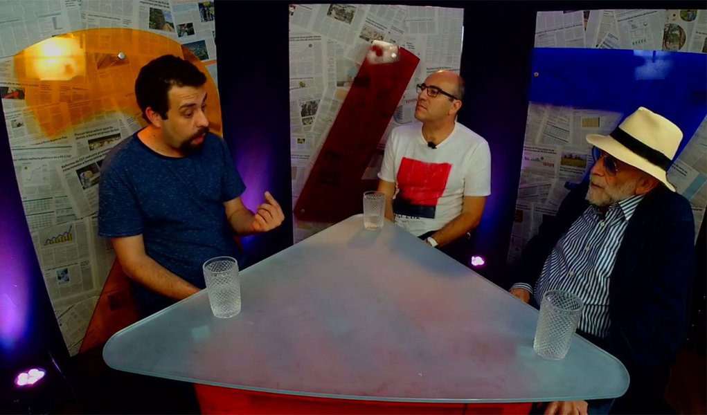 A TV 247 entrevista nesta tarde Guilherme Boulos, líder do MTST e militante da Frente Povo Sem Medo; Boulos fala sobre a conjuntura política atual e da tentativa de se aprofundar o golpe de 2016, com a possível inabilitação política do ex-presidente Lula; acompanhe ao vivo e envie perguntas 