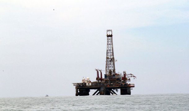 Produção de petróleo no Brasil em outubro caiu 0,9% ante o mês anterior e cresceu 0,1% em relação ao mesmo mês do ano passado, para 2,627 milhões de barris por dia (bpd),segundo dados da Agência Nacional do Petróleo, Gás Natural e Biocombustíveis (ANP)
