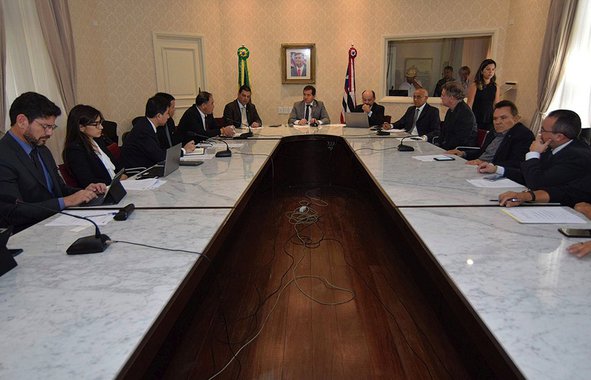 Com o objetivo de formar parcerias para o desenvolvimento de projetos na área de infraestrutura logística do Maranhão, um grupo de secretários de estado coordenou reunião conjunta com representantes do setor produtivo local e  técnicos do New Development Bank (NDB); rrata-se de um banco de investimentos em projetos de desenvolvimento sustentável nos países membros do Brics (Brasil, Rússia, Índia e China)