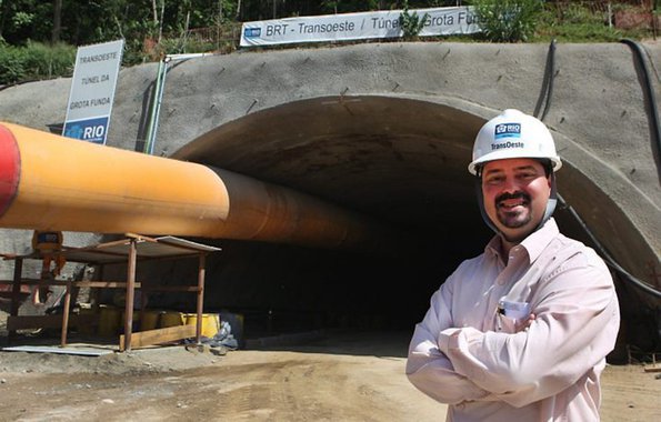 A SextaTurma do STJ determinou que a prisão de Alexandre Pinto, ex-secretário de Obras da gestão do prefeito Eduardo Paes seja transformada em outras medidas cautelares; o ex-secretário fica proibido de se ausentar do Rio de Janeiro e de ter contato com outros réus do caso; Pinto é investigado por desvios de recursos em obras como a do BRT carioca