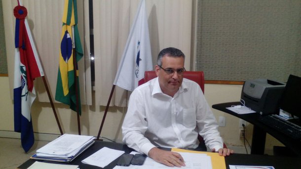 Seguindo uma tendência nacional de alguns partidos que procuram nomes fora da política para fortalecer os seus quadros, em Alagoas O PSL, mais precisamente um grupo dentro do partido chamado de Livres, flerta com o procurador chefe do Ministério público, Alfredo Gaspar de Mendonça; a ideia seria aguardar a conjuntura para março e sentir a possibilidade de uma candidatura ao Senado