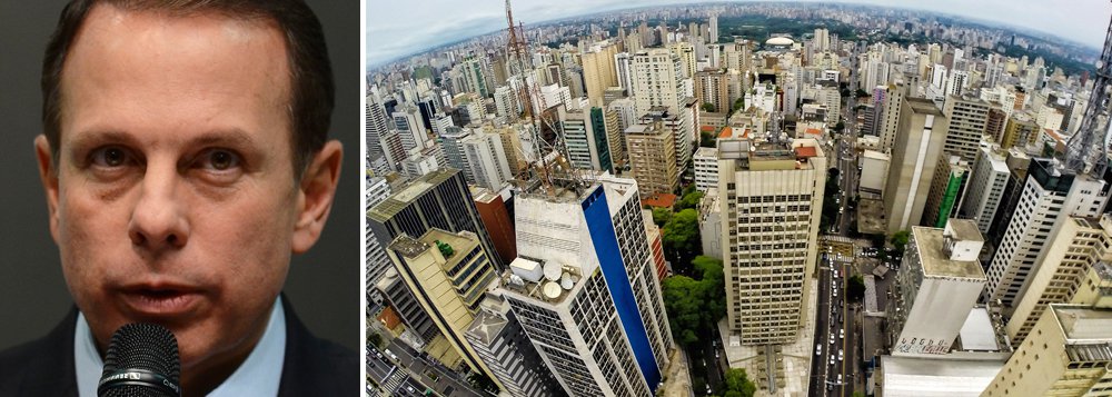 Enquanto trai o seu padrinho político em busca de uma candidatura presidencial no próximo ano, o prefeito de São Paulo, João Doria (PSDB), pretende aumentar em cerca de 43% o valor venal dos imóveis da cidade, além de criar novas alíquotas para o IPTU; Centro da capital é a região que sofrerá maior reajuste médio, de cerca de 64,1%; ela inclui bairros como Bela Vista e Cerqueira César; por outro lado, o bairro cujo reajuste será o menor é o Morumbi, de somente 5%; atualmente, a cobrança do IPTU é fixa de 1% do valor venal do imóvel; prefeitura deve enviar o projeto de lei com as propostas à Câmara Municipal até outubro deste ano