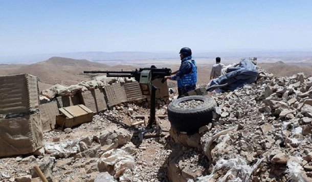 As forças do Governo da Síria já controlam 95% da cidade de Deir ez Zor, no Nordeste de país, um antigo reduto do grupo terrorista Estado Islâmico (EI) junto com a cidade de Al Raqqa; atualmente os jihadistas somente mantêm em seu controle os bairros de Al Aridi e Al Sheikh Yassin, assim como partes dos distritos de Al Huiqa e de Al Hamidia, segundo a ONG