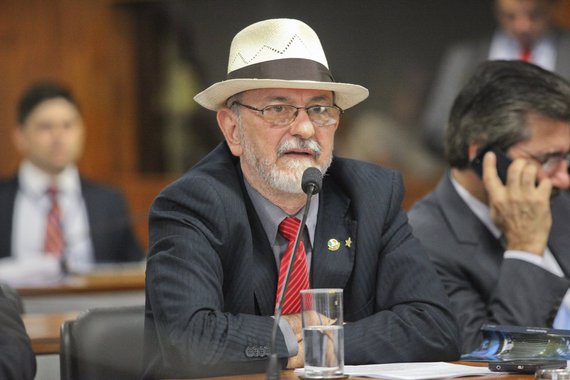 Após o encontro realizado pelo PT, neste final de semana, o diretório do partido definiu que lançará a pré-candidatura do deputado estadual Paulo Mourão ao governo do Estado; o suplente ao Senado e senador durante 2015 e 2016, Donizeti Nogueira (PT), afirmou que não será contra a indicação do parlamentar, mas que ainda é cedo para definir nomes, porque outros nomes podem surgir até o encontro estadual do partido; “Hoje é hora de todo mundo lançar suas pretensões, e eleição disputa quem consegue fazer uma boa coligação. Inscrevi-me há mais de 60 dias como pré-candidato ao senado pelo PT”