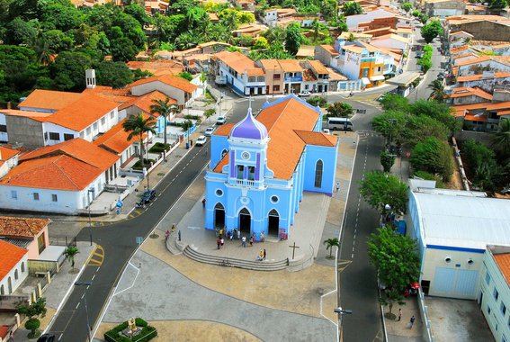 O Atlas da Violência 2017 aponta que, em 2015, Altamira, no Pará, liderou a relação dos municípios mais violentos, com uma taxa de homicídio somada a MVCI de 107; em seguida, aparecem Lauro de Freitas, na Bahia (97,7); Nossa Senhora do Socorro, em Sergipe (96,4); São José de Ribamar, no Maranhão (96,4); e Simões Filho, também na Bahia (92,3); os estados que apresentaram crescimento superior a 100% nas taxas de homicídio no período analisado estão localizados nas regiões Norte e Nordeste; o destaque é o Rio Grande do Norte, com um crescimento de 232%; em 2005, a taxa de homicídios no estado era de 13,5 para cada 100 mil habitantes; no ano retrasado, esse número passou para 44,9; em seguida estão Sergipe (134,7%) e Maranhão (130,5)
 