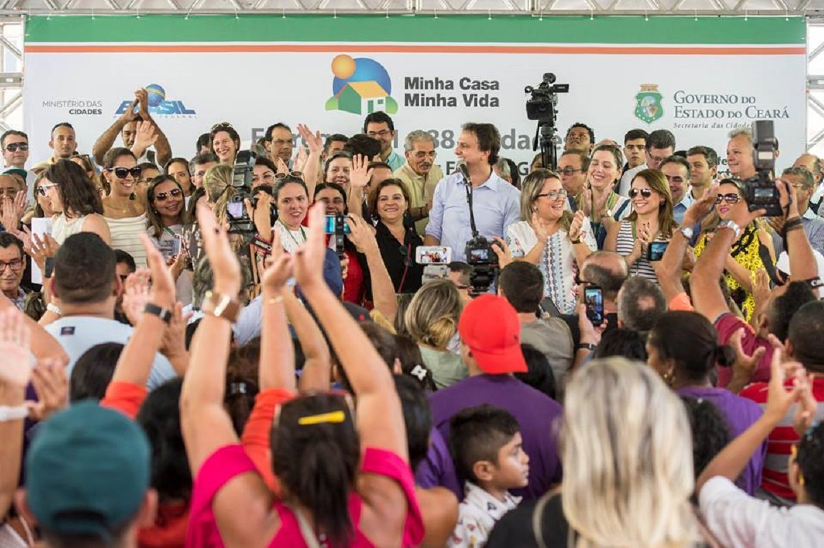 Pesquisa interna realizada pelo Governo do Ceará mostra que a gestão vem sendo bem avaliada pela população cearense, inclusive nas áreas mais críticas do governo - Saúde e Segurança. A avaliação pessoal do governador Camilo Santana também cresceu. Uma outra pesquisa, segundo matéria publicada pelo jornal "Folha do Cariri, teria apontado que na disputa pelo Governo do Estado o governador Camilo Santana (PT) seria reeleito na disputa com qualquer um dos nomes da oposição